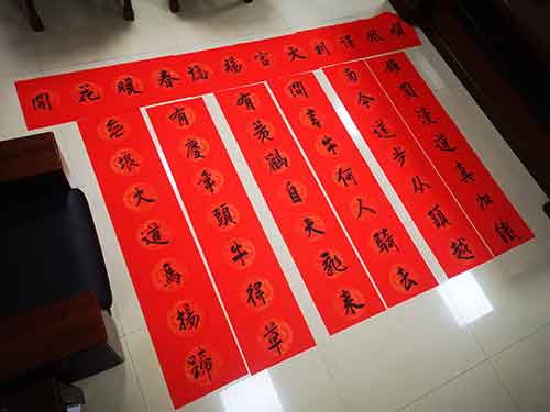 公司组织办公人员写春联